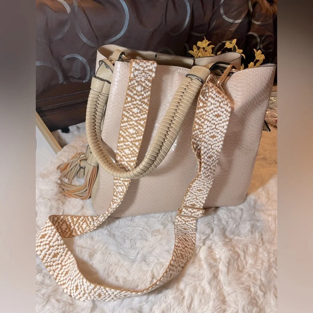 JEN & CO Olivia Hobo Bag 2 removable tassels vegan snakeskin w GUITAR STRAP EUC